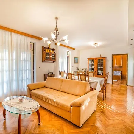 Holiday House Nada Apartmán