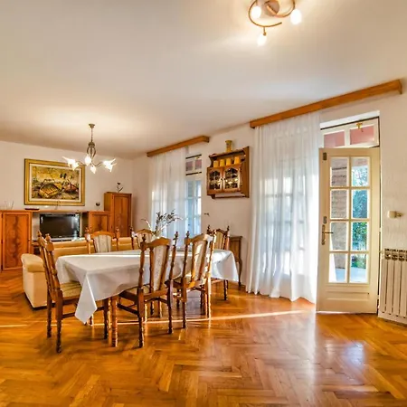 Holiday House Nada